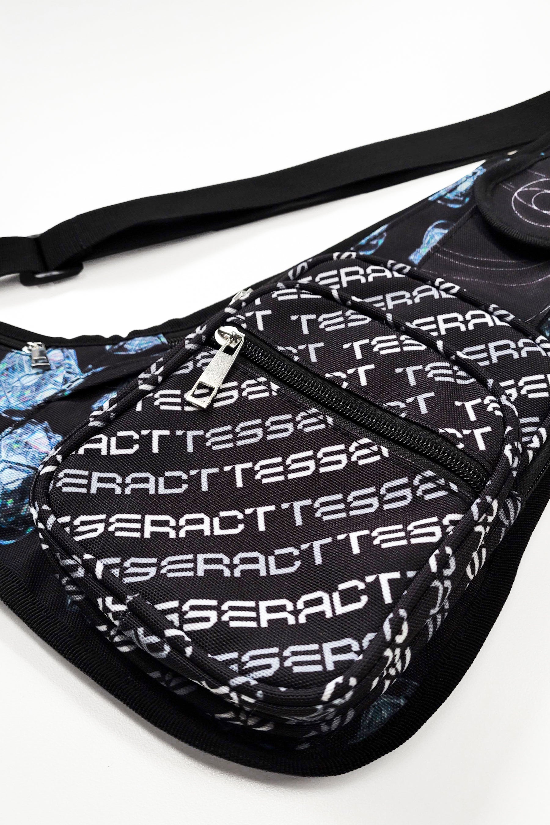 TESSERACT SHOULDER BAG